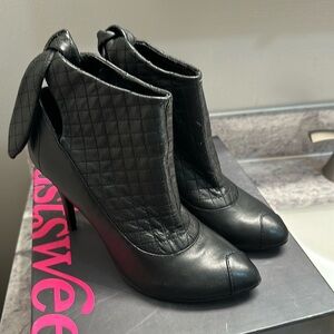 Just Sweet black Orrick ankle heeled booties. Size 8.